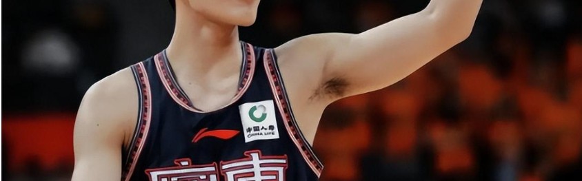 世界杯app下载-11投全中！15岁2.07米新星来袭，朱芳雨盯了三年的孩子，正在长大