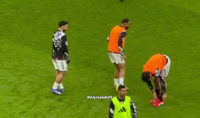 世界杯官方客户端-巴西基因觉醒！库尼亚赛前热身展示安东尼“圆规”转圈，看呆B费